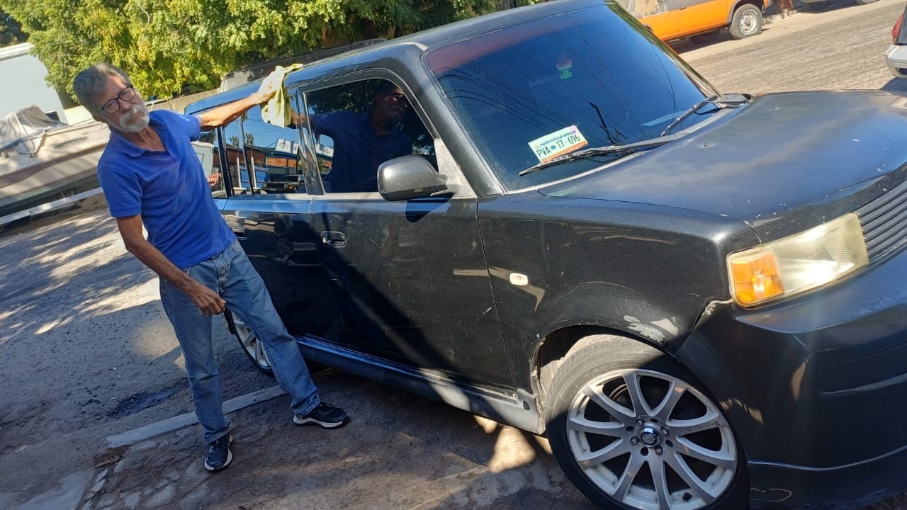 Trabajo de carrocería en Scion xB